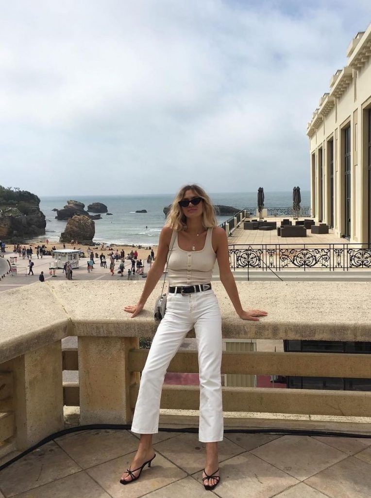 Black Strappy Sandals White Jeans Outfits Ideas Anne Laure Mais Biarritz