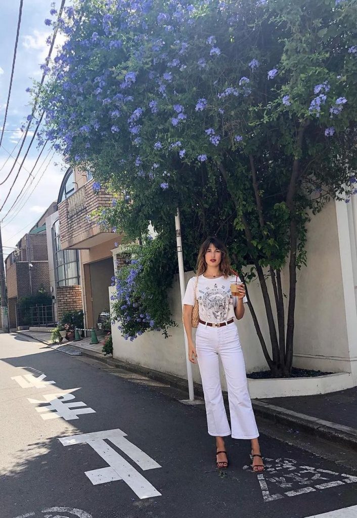 Graphic Tee and White Jeans Outfits Ideas Jeanne Damas Japan