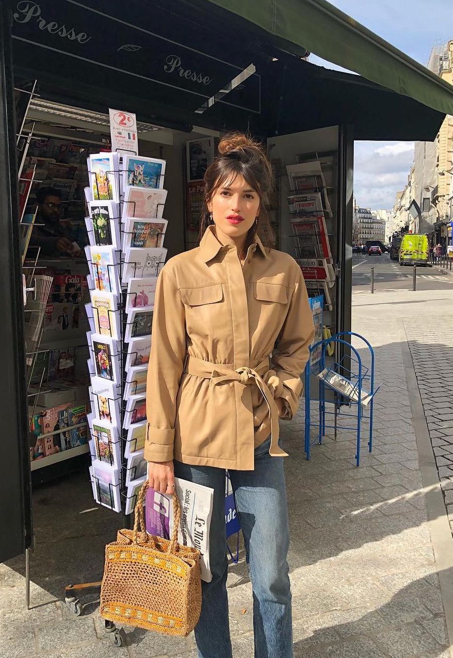 Jeanne damas French Girl Spring style with cropped beige trench coat