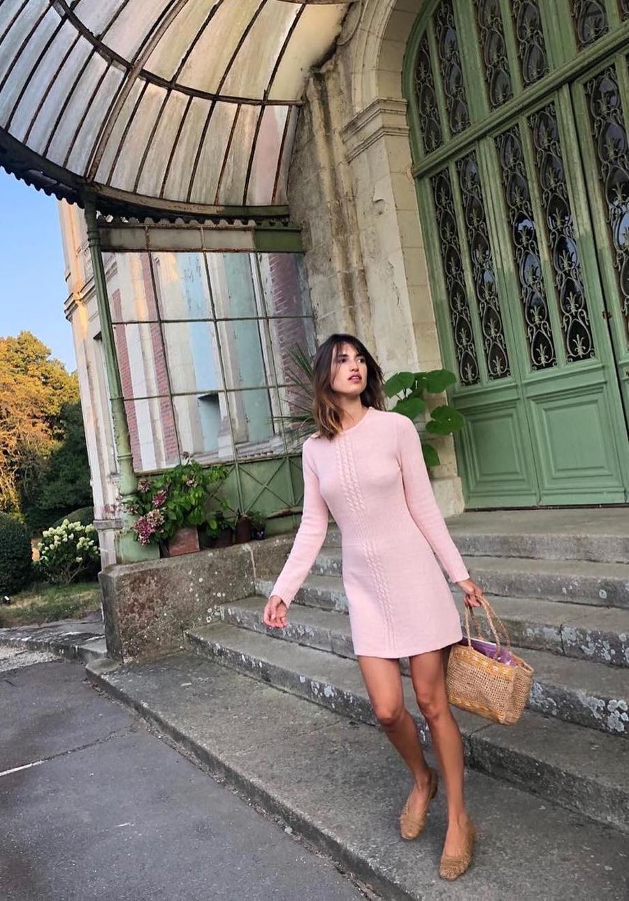 Pink long sleeve dress and raffia bag Jeanne Damas French Girl Spring style ideas