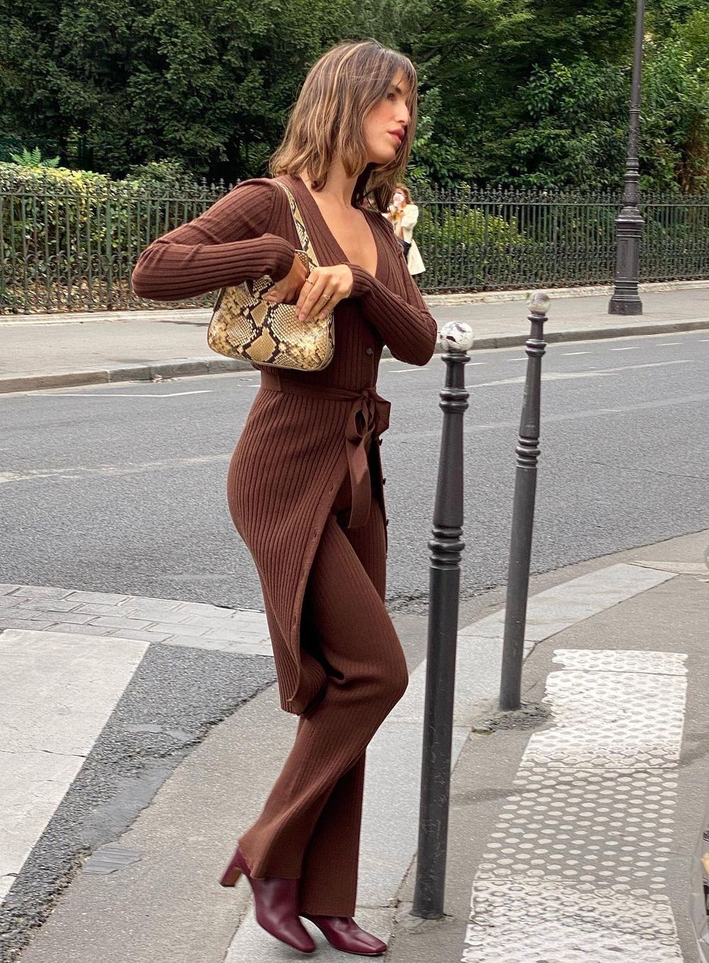 French girl Fall outfits brown knitwear jeanne damas