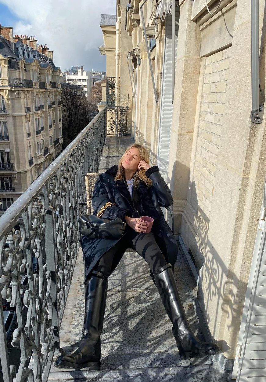 French Lifestyle Parisian balcony relaxing camillecharriere