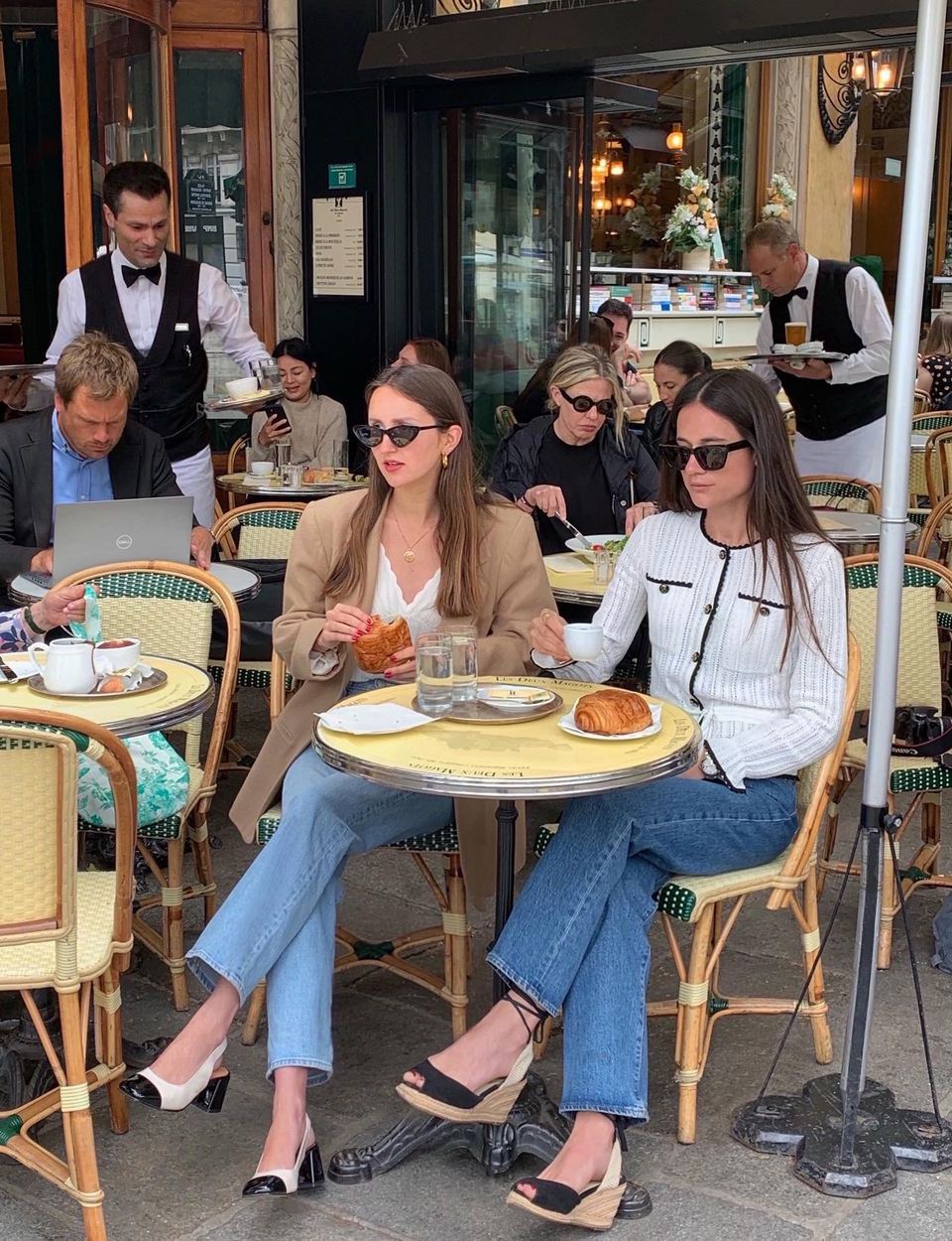 Things French girls do Sit on terraces parisian sidewalk cafe with friends leasy_inparis
