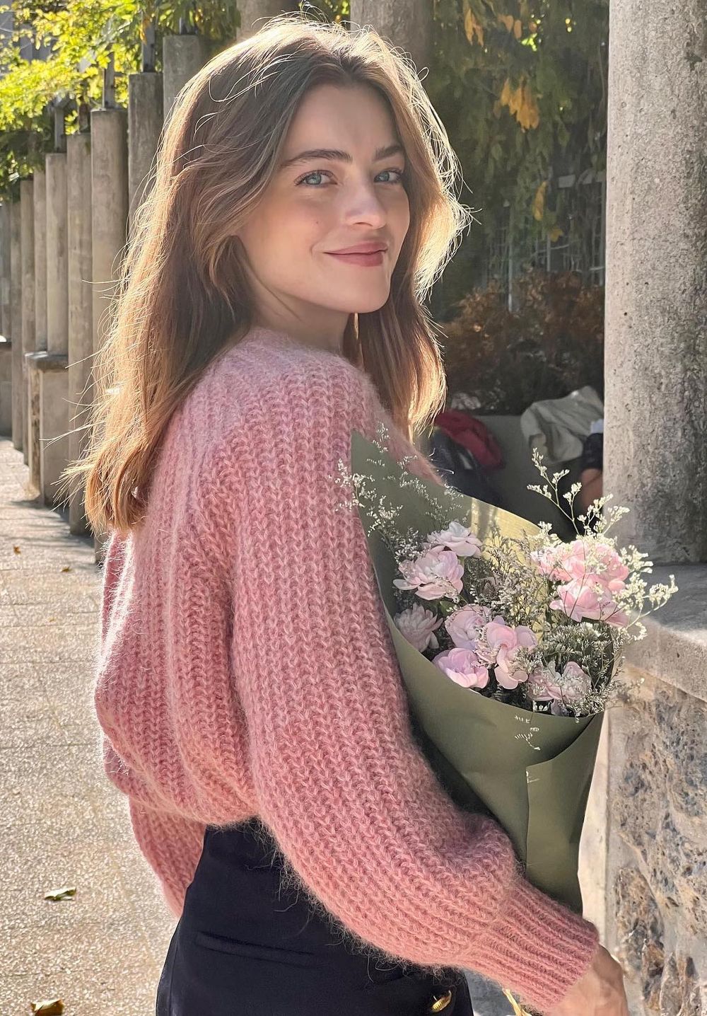 Parisian spring outfits pink cardigan camille_pidoux