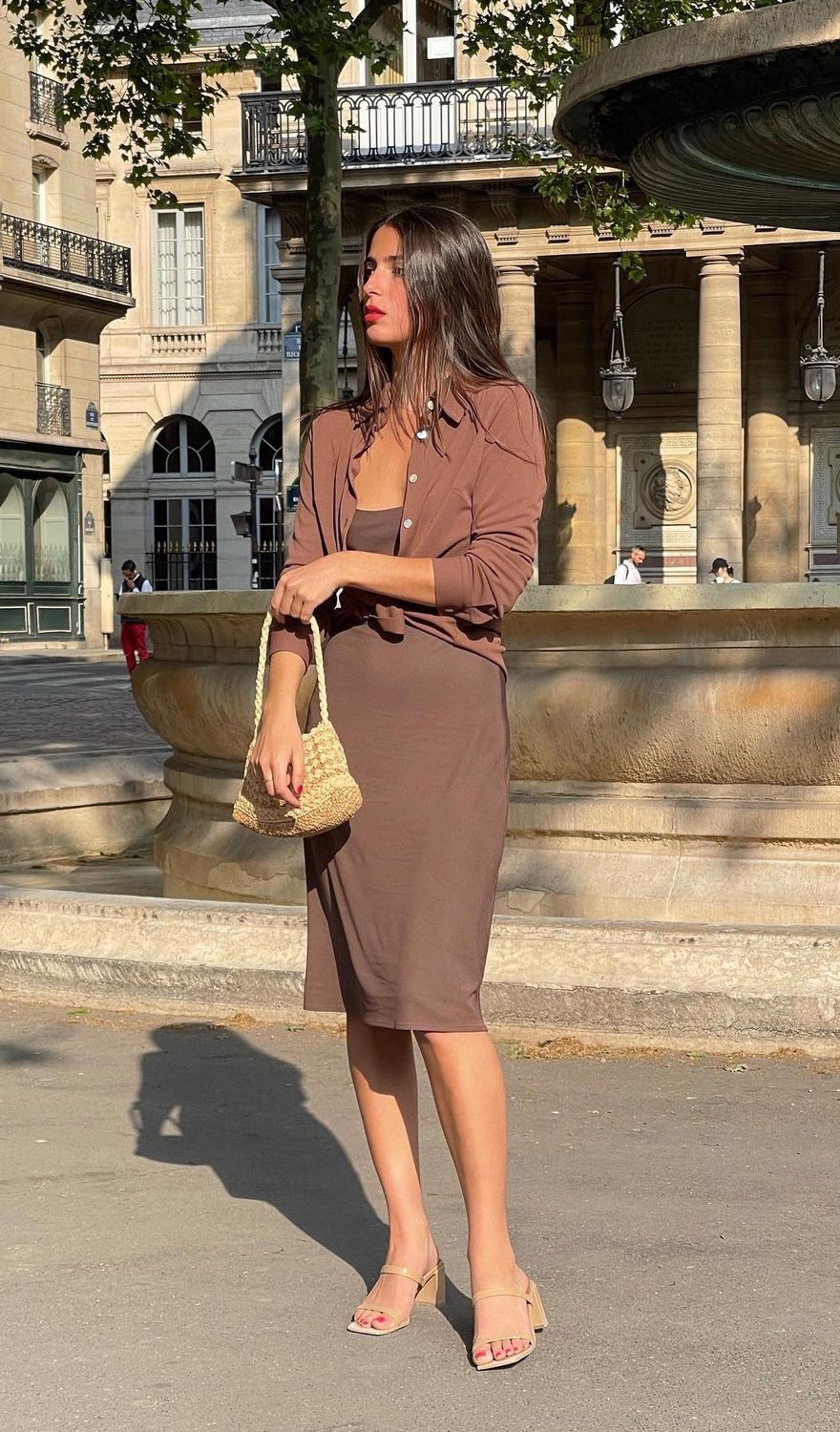 25 Outfit Ideas On How to Wear a Brown Bag