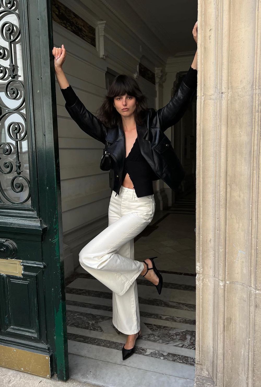 Black leather jacket outfits White jeans justinesoranzo