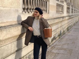 Suede Ankle boots beige plaid blazer black jeans brown leather bucket bag annelauremais