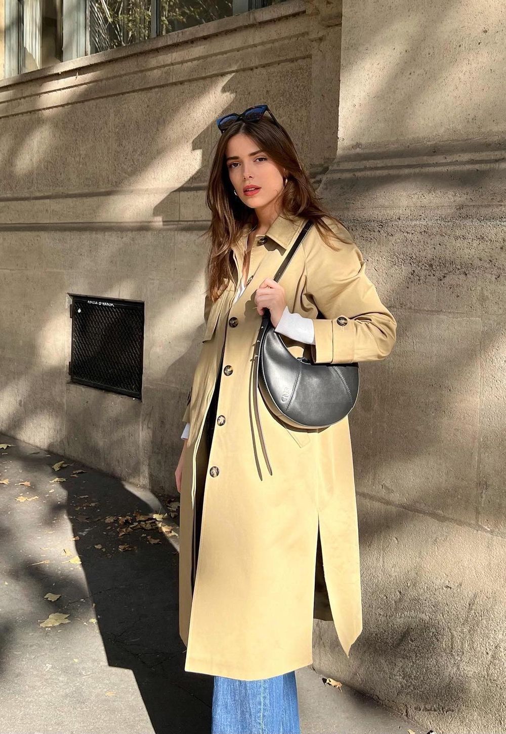 French girl Trench coat outfits black leather bag heloise.guillet